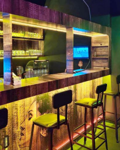 Custom image caption